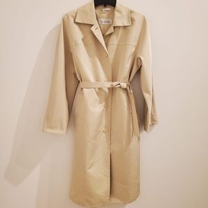 MaxMara Classic Beige Lightweight Windbreaker Trench Coat